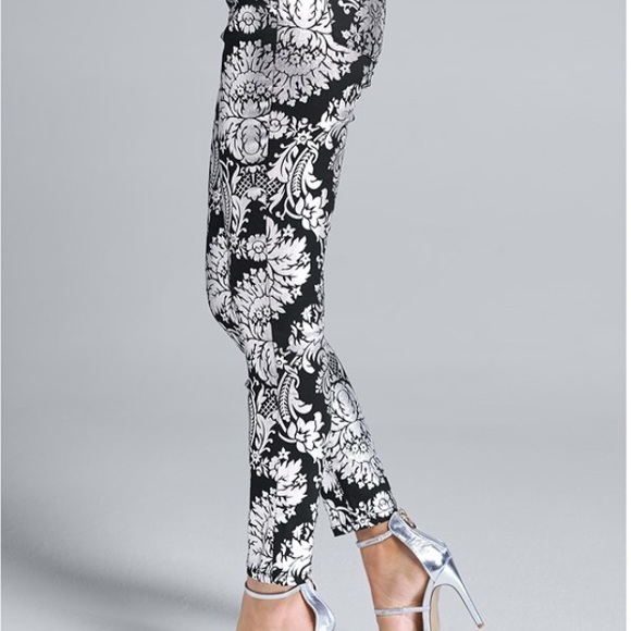 VENUS - NWOT - Metallic Print Skinny Jeans - Picture 3 of 10